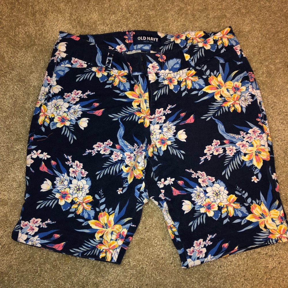 Flowered colorful Bermuda shorts